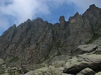 09_Le pareti del Becco con persone impegnate nella salita